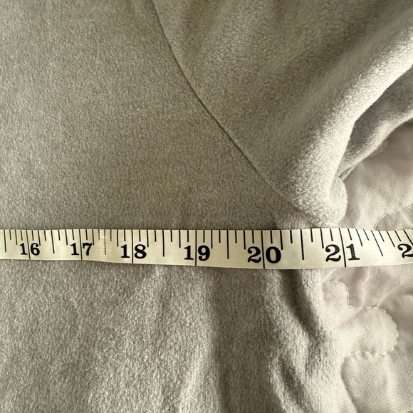 3/$30 - UNIQLO HEATTECH light grey top - Picture 4 of 7